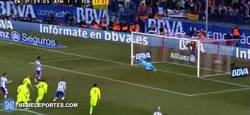 Enlace a GIF: ¡Gol de Raúl García que adelanta en el partido 2-1!