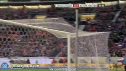 Enlace a GIF: Golazo de Tiro libre de David Alaba - Stuttgart 0-2 Bayern Munich