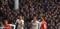 Enlace a GIF: Con este golazo de Kane, el Tottenham se llevaba el derbi londinense