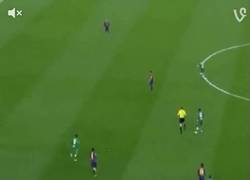 Enlace a GIF: Ojo a la precisión de Messi en este pase vs Levante