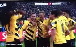 Enlace a GIF: Batman y Robin al rescate del Borussia Dortmund