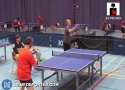 Enlace a GIF: Increíble punto de ping pong en Finlandia ¡Vaya efecto!
