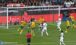 Enlace a GIF: ¡Gol de Welbeck que aleja a Lituania de la victoria!