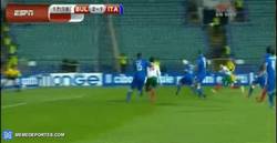 Enlace a GIF: Bulgaria da la vuelta al marcador contra Italia con gol de Micanski 