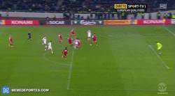 Enlace a GIF: Gol de Marco Reus, le ha costado a Alemania el primero