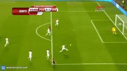 Enlace a GIF: Gol de Coentrao que da la victoria momentánea a Portugal