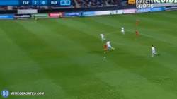 Enlace a GIF: Gran gol de Deulofeu, ¡cómo se va de la defensa y el portero! 