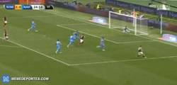 Enlace a GIF: Así ha sido el gol de la Roma de Pjanić