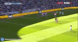 Enlace a GIF: Primer gol de Benzema, vaya control