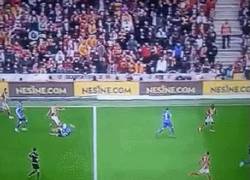 Enlace a GIF: Nadie puede quitársela a Sneijder