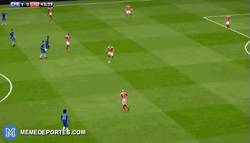 Enlace a GIF: Un aficionado recrea en FIFA 15 el GOLAZO de Charlie Adam al Chelsea