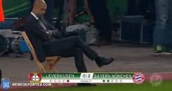 Enlace a GIF: Así estaba Pep mirando la tanda de penaltis para pasar a semis de la Copa alemana