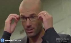 Enlace a GIF: ¡Grande Zidane! No le bastó con ser una leyenda del fútbol, ahora maravilla en el Billar