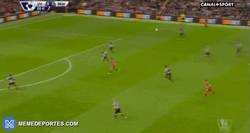 Enlace a GIF: El golazo que ha marcado Sterling frente al Newcastle