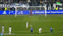 Enlace a GIF: Se adelanta la Juve ¡Golazo de penalti de Vidal!