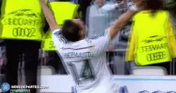 Enlace a GIF: Así celebró Chichadios el gol que pone al Madrid en semis