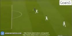 Enlace a GIF: ¡Gol de Callejón que abre el marcador! Imposible para el Wolfsburg
