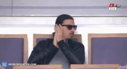 Enlace a GIF: Sabes que has hecho un golazo cuando Zlatan te aplaude