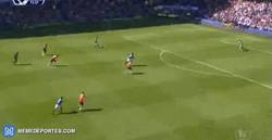 Enlace a GIF: El 3-0 del Everton de Mirallas para la sorpresiva goleada al United