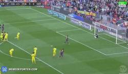 Enlace a GIF: Gol de Messi a lo Panenka