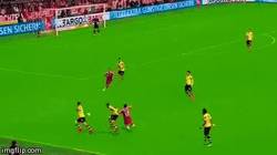 Enlace a GIF: Espectacular 'Elástica' de Thiago Alcántara ante el Dortmund