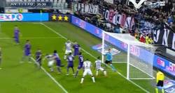 Enlace a GIF: Gran gol de Llorente que iguala el partido frente a la Fiorentina