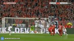 Enlace a GIF: Golazo de Çalhanoğlu que inaugura el marcador frente al Bayern Munich