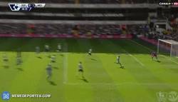 Enlace a GIF: Gol del Kun Agüero frente al Tottenham que sirve para
