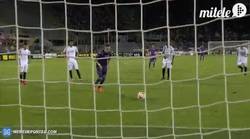 Enlace a GIF: Vaya fallo en el penalti de la Fiorentina, a las nubes Ilicic