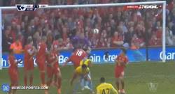 Enlace a GIF: Gol de Puncheon frente al Liverpool de tiro libre