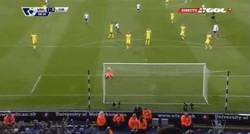Enlace a GIF: Golaaaazo de Berahino frente al Chelsea 1-0