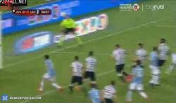 Enlace a GIF: Gol de Radu para la Lazio, se adelanta frente a la Juventus en la final de la Coppa Italia