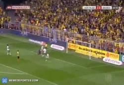 Enlace a GIF: Aubameyang hace el segundo, sin problemas el Dortmund