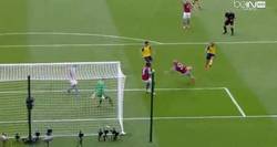 Enlace a GIF: Goooool de Walcott que adelanta al Arsenal en la final de la FA Cup