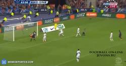 Enlace a GIF: Con este gol de Cavani, el PSG ganó la final de la Copa de Francia