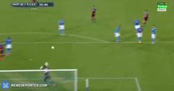 Enlace a GIF: Golaaaaazo de la Lazio. Parolo anota el 0-1 frente al Napoli