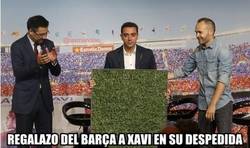 Enlace a El Barça le hace un gran homenaje a Xavi
