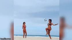 Enlace a GIF: Increíble el control de balón de estas chicas