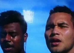 Enlace a GIF: La emoción de los jugadores de Fiji al escuchar su himno en el mundial sub-20