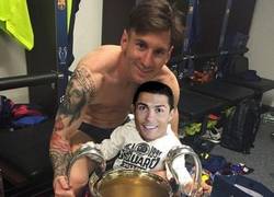 Enlace a Messi y su hijo con su juguete nuevo
