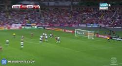 Enlace a GIF: Golazo tremendo de Armenia, sorprende a Portugal (1-0)