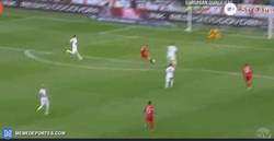 Enlace a GIF: Locura de partido, Rooney pone el 2-3 un minuto después del empate