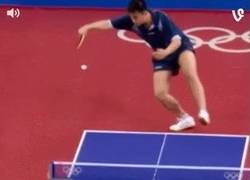 Enlace a GIF: ¡Vaya efecto durante un partido de Ping Pong!