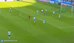 Enlace a GIF: Se adelanta Las Palmas en el marcador con gol de Jonathan Viera