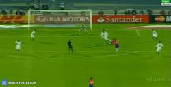 Enlace a GIF: Alexis Sánchez hace el segundo gol de Chile