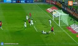 Enlace a GIF: Tercer gol de Chile. Gol de Aránguiz