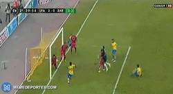 Enlace a GIF: Gol de Araujo para Las Palmas. Enloquece el estadio. El gol les lleva a la Liga BBVA