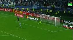 Enlace a GIF: El gol de Tévez en la tanda de penaltis que mete a Argentina en semifinales