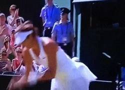 Enlace a GIF: 18 años después, una española en una final de Grand Slam. ¡GRANDE MUGURUZA!