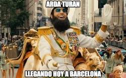 Enlace a Arda Turan llegando hoy a Barcelona